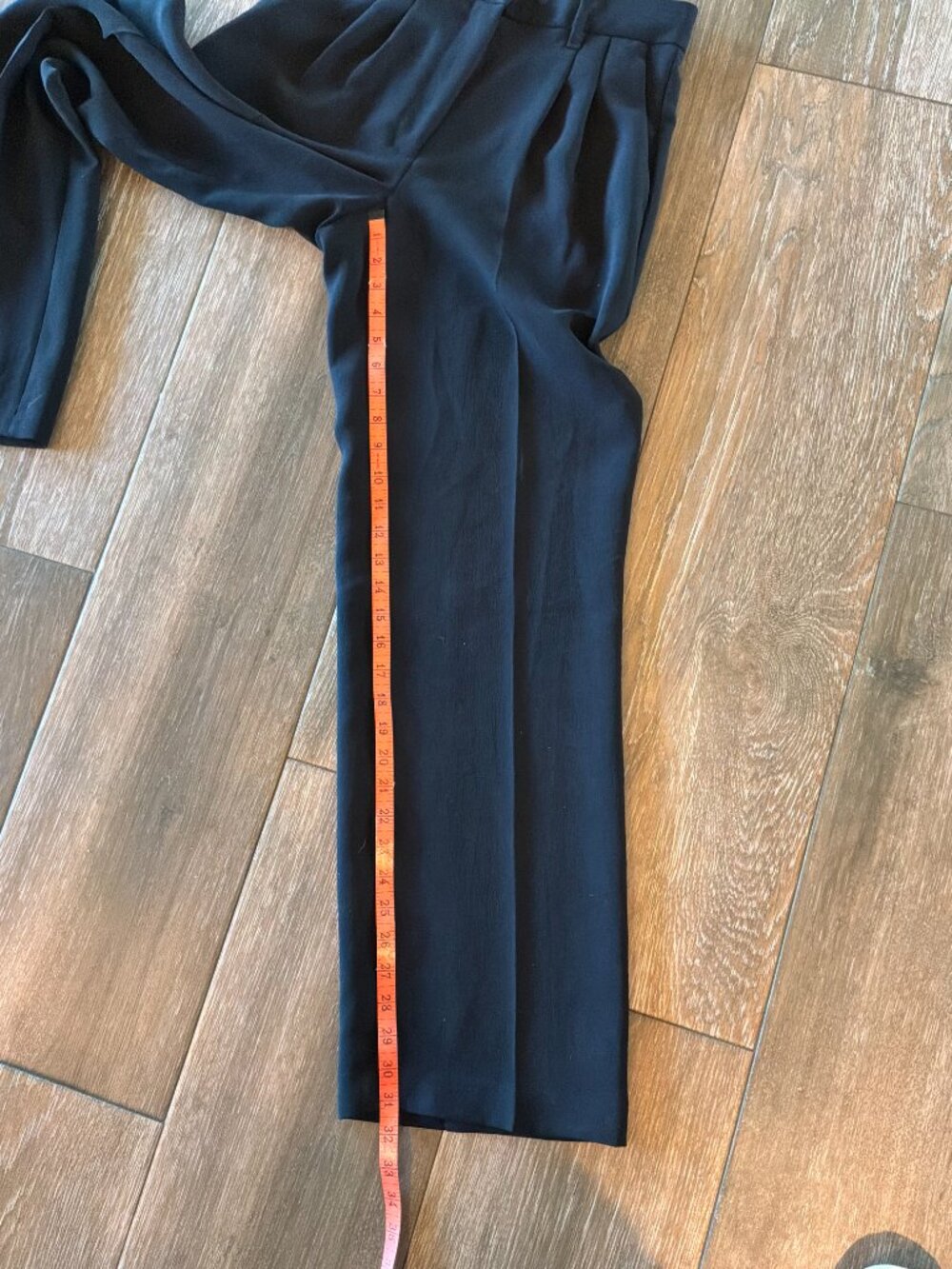 Aritzia The Effortless women's Pant crepette black pleated size 4 - Picture 5 of 9